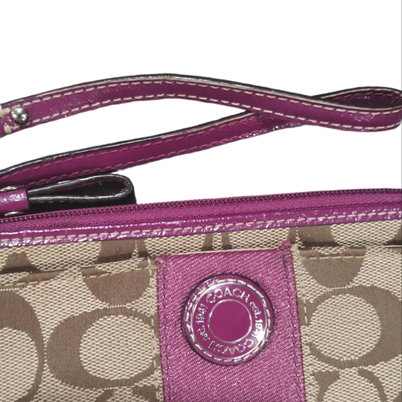 COACH Signature Stripe Large Wristlet Wallet Khaki Berry F47706 - Picture 11 of 16